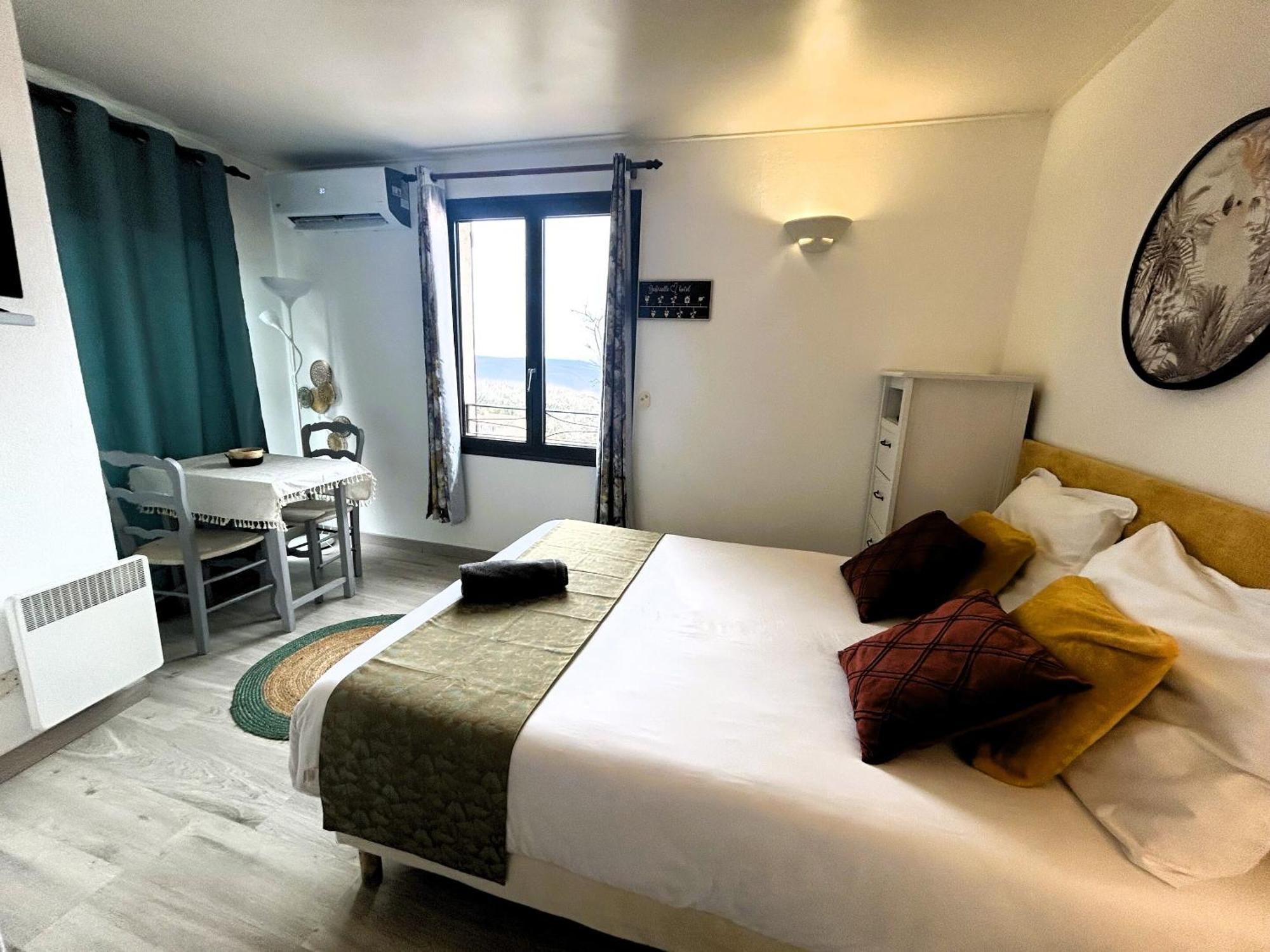 Gabrielle Hotel Aiguines Room photo